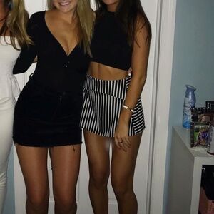 American eagle don’t ask why black and white skort